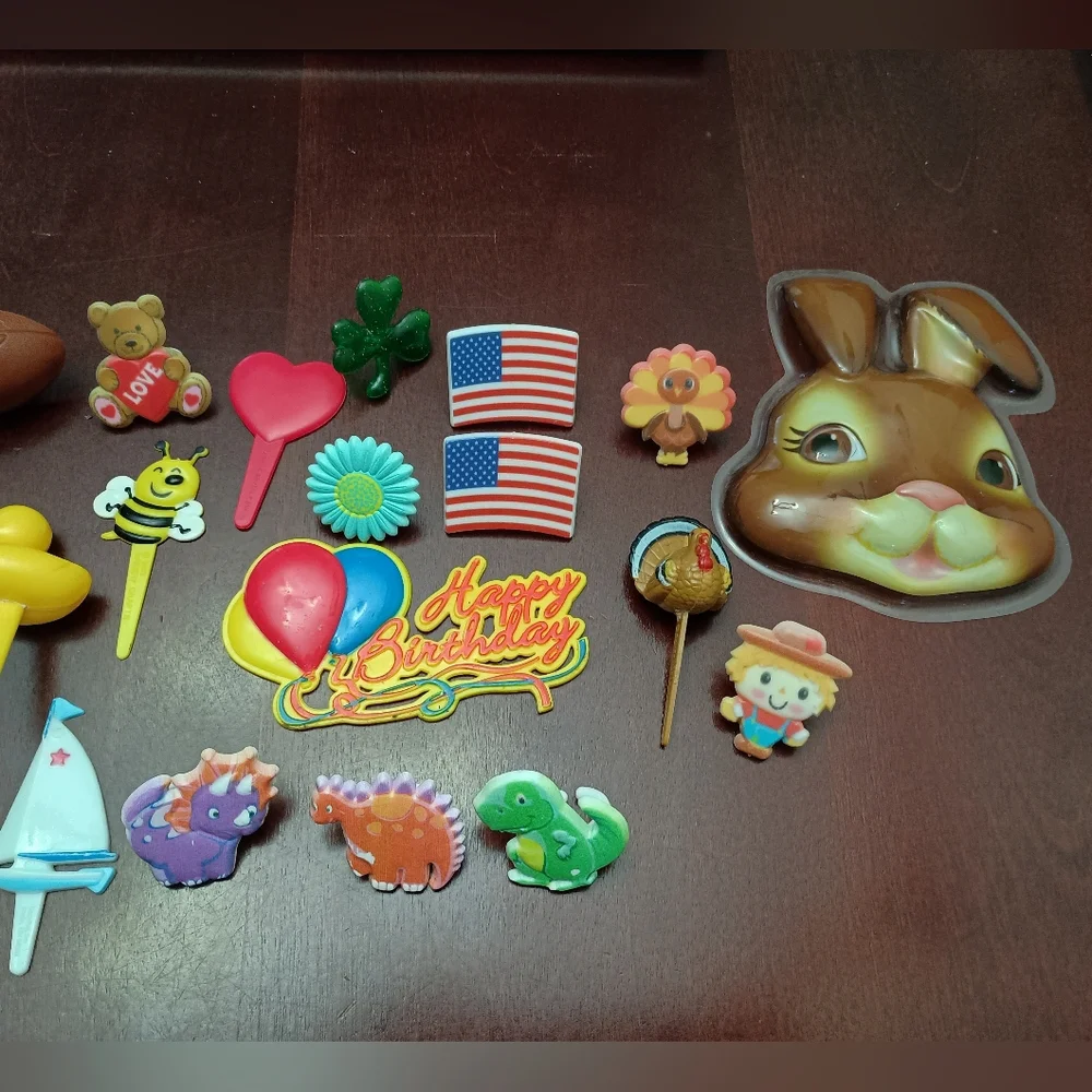 3/$10 🌟 Assorted Cute Holiday Easter Christmas Cartoon Cake Toppers Rings Mix